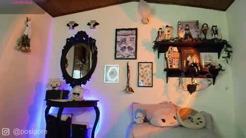 Snapshot of posigore chatting on March 4, 12:07 am Anna Goth independient model online show from March 4, 12:07 am