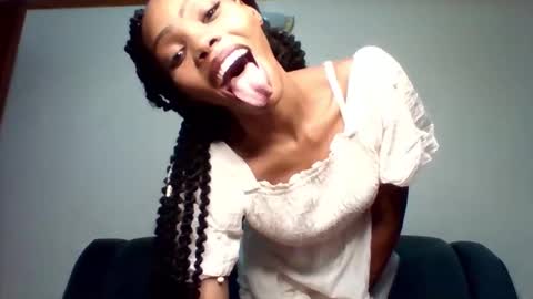 pretty253 online show from October 15, 5:48 pm