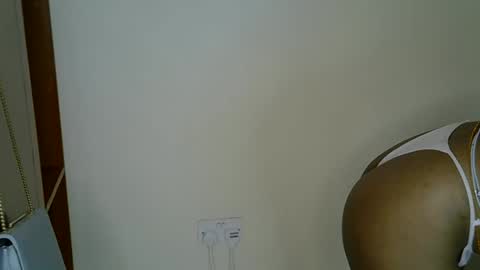 pretty_ebony009 online show from October 16, 2:09 pm