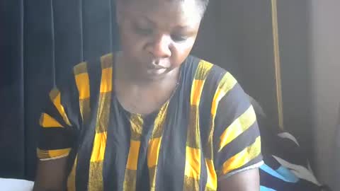 pretty_gaal online show from December 15, 5:02 am