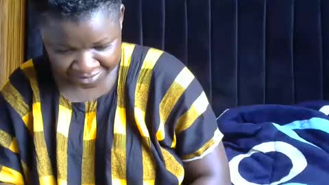 pretty_gaal online show from December 3, 4:57 am