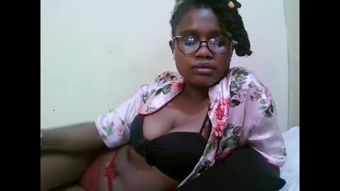 Snapshot of pretty_mellan chatting on January 31, 5:51 am pretty_mellan online show from January 31, 5:51 am