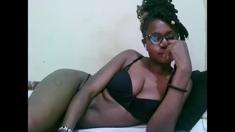 Snapshot of pretty_mellan chatting on February 2, 4:11 pm pretty_mellan online show from February 2, 4:11 pm