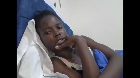 pretty_petite_ebony online show from December 16, 3:23 am