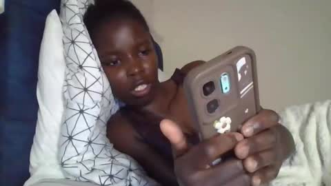 pretty_petite_ebony online show from December 17, 3:33 am