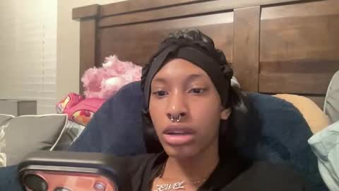 prettyfacefemale online show from February 18, 6:45 am