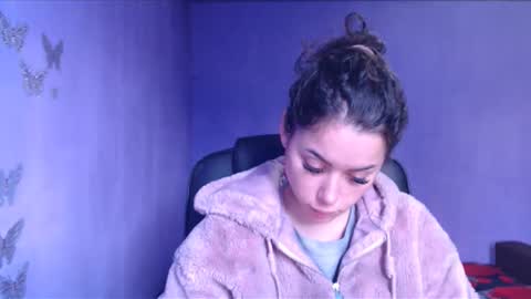 Snapshot of prettyjulliette chatting on January 4, 10:05 am prettyjulliette online show from January 4, 10:05 am
