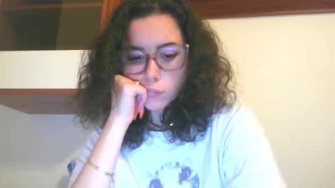 prettyjulliette online show from January 8, 7:40 pm