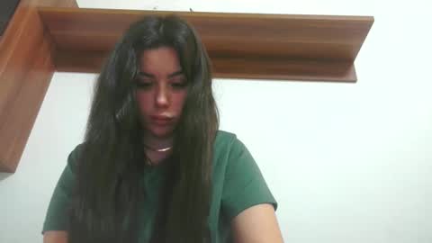 prettyjulliette online show from March 30, 8:30 pm