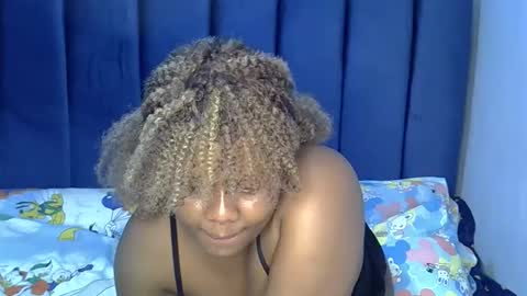 Snapshot of prettymel_ chatting on September 25, 9:23 pm prettymel_ online show from September 25, 9:23 pm