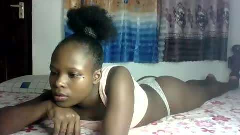 Snapshot of prettymelly_ chatting on February 6, 8:45 pm Melly online show from February 6, 8:45 pm