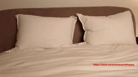 princessandthepea online show from April 16, 1:06 am