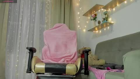    INDEPENDENT MODEL online show from March 18, 4:39 am