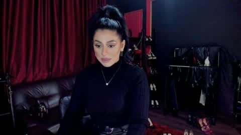 Snapshot of puffy_love chatting on December 7, 10:17 pm MissPuffyLove online show from December 7, 10:17 pm