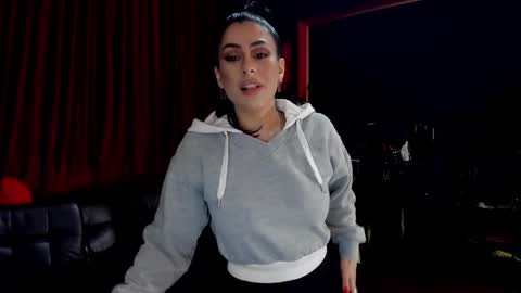 Snapshot of puffy_love chatting on February 7, 7:38 pm MissPuffyLove online show from February 7, 7:38 pm