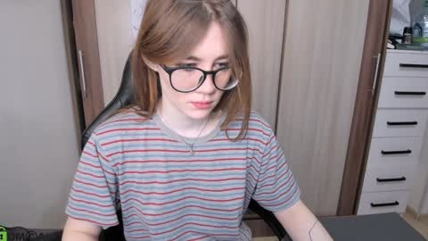 Snapshot of pureheartt chatting on December 17, 8:45 am I am Mila online show from December 17, 8:45 am