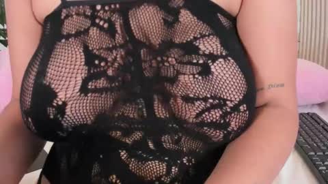 Qetzia online show from November 28, 6:44 pm