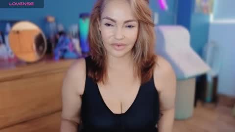 Queen And King online show from February 15, 4:56 pm