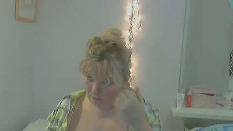 Snapshot of queen_jane8 chatting on March 9, 5:06 pm queen_jane8 online show from March 9, 5:06 pm