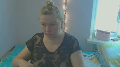 Snapshot of queen_jane8 chatting on February 18, 9:21 am queen_jane8 online show from February 18, 9:21 am