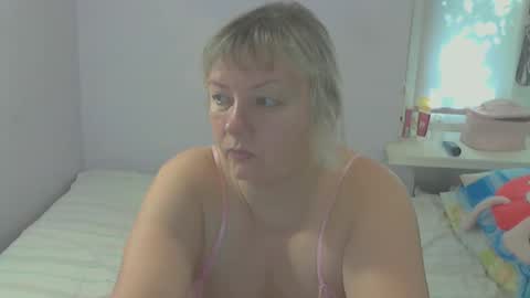 Snapshot of queen_jane8 chatting on September 19, 10:03 am queen_jane8 online show from September 19, 10:03 am