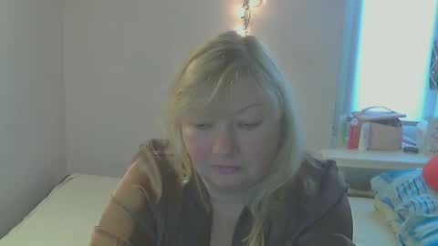Snapshot of queen_jane8 chatting on March 11, 11:44 am queen_jane8 online show from March 11, 11:44 am