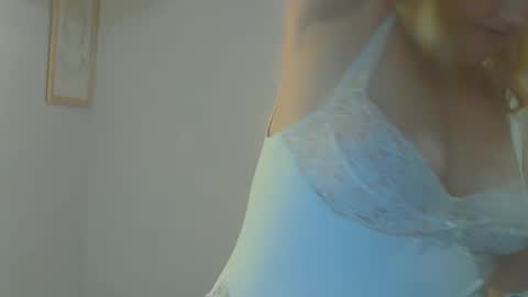 Snapshot of queen_jane8 chatting on December 27, 2:55 pm queen_jane8 online show from December 27, 2:55 pm