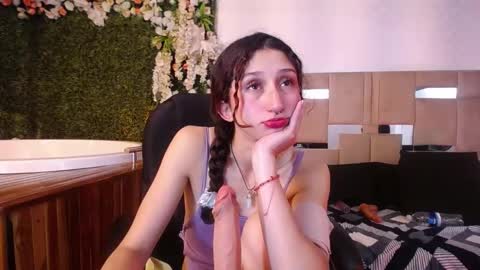 Snapshot of queenjenn__ chatting on December 12, 8:53 pm QUEENJEENN online show from December 12, 8:53 pm