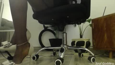 queenmaheliya online show from March 4, 8:48 pm