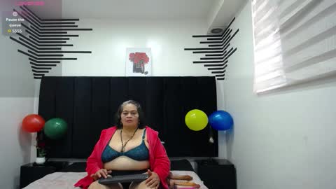 Snapshot of queenmature chatting on October 12, 1:13 pm VickyBoobss online show from October 12, 1:13 pm