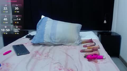Snapshot of queenmature chatting on September 23, 9:57 pm VickyBoobss online show from September 23, 9:57 pm