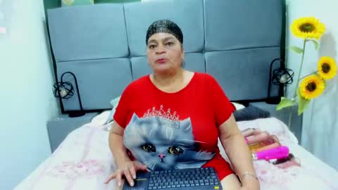 Snapshot of queenmature chatting on September 18, 10:19 pm VickyBoobss online show from September 18, 10:19 pm