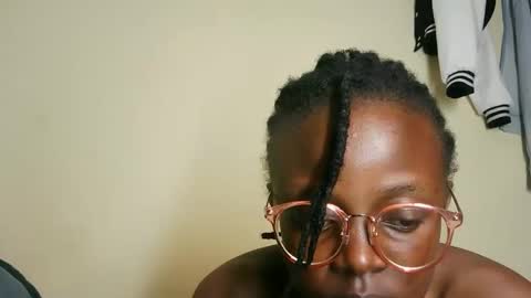 Snapshot of queenmerliz331240 chatting on October 30, 9:33 am queenmerliz331240 online show from October 30, 9:33 am