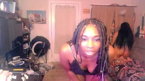 Snapshot of queenofheartsfaerah chatting on February 2, 12:46 pm QueenOfHearts online show from February 2, 12:46 pm