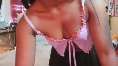Snapshot of queenofheartsfaerah chatting on October 2, 4:23 pm QueenOfHearts online show from October 2, 4:23 pm