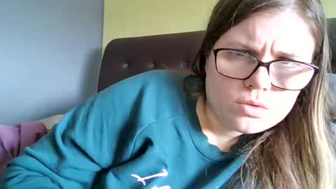 queenstuff online show from February 9, 12:18 pm