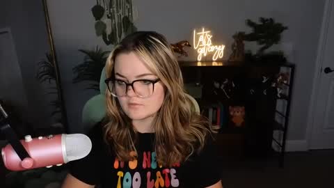 Snapshot of quervoqueen1 chatting on October 14, 1:52 am Bri online show from October 14, 1:52 am