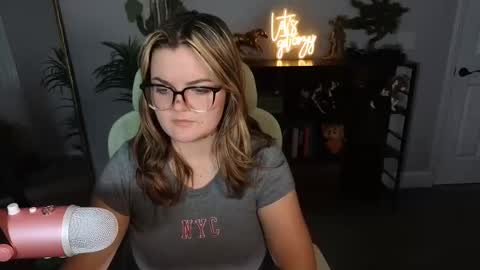 Snapshot of quervoqueen1 chatting on October 15, 2:25 am Bri online show from October 15, 2:25 am