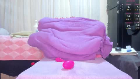 Snapshot of rachel__milfy chatting on October 2, 7:52 pm Rachel online show from October 2, 7:52 pm