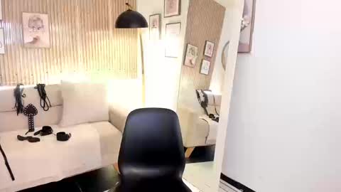 Snapshot of rachel_es chatting on September 19, 5:28 am RACHEL ES online show from September 19, 5:28 am