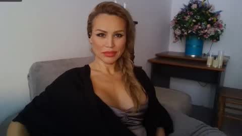 Snapshot of radmila_star chatting on December 6, 9:43 am Radmila Star online show from December 6, 9:43 am