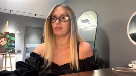 Mila online show from February 3, 2:33 pm