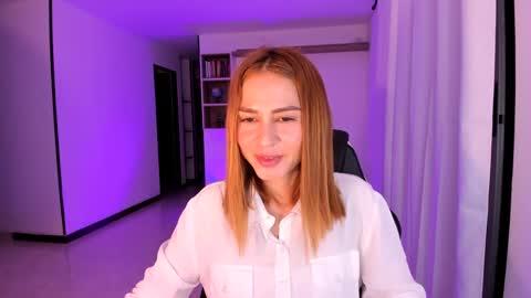 Snapshot of rainbow_jenny chatting on March 7, 11:47 pm Jennyindependent model . online show from March 7, 11:47 pm
