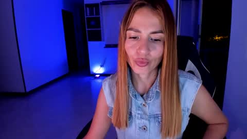 Snapshot of rainbow_jenny chatting on January 1, 12:43 am Jennyindependent model . online show from January 1, 12:43 am