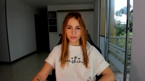 Snapshot of rainbow_jenny chatting on February 13, 10:22 pm Jennyindependent model . online show from February 13, 10:22 pm