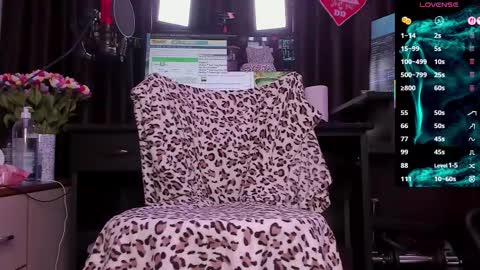 Laura online show from November 17, 3:40 am