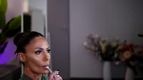 Raquelle online show from March 22, 9:37 am