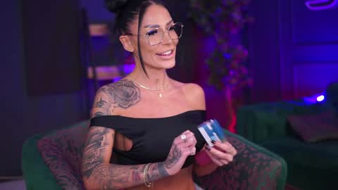 Snapshot of raquellevon chatting on February 3, 4:10 pm Raquelle online show from February 3, 4:10 pm