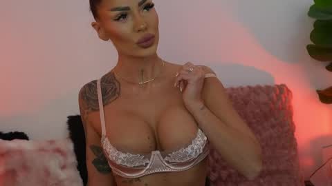 raquellexo online show from May 5, 8:06 am