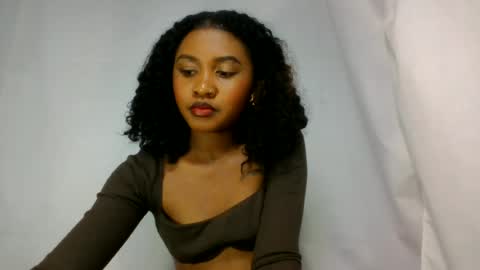 razafindrasoa online show from June 12, 6:49 pm